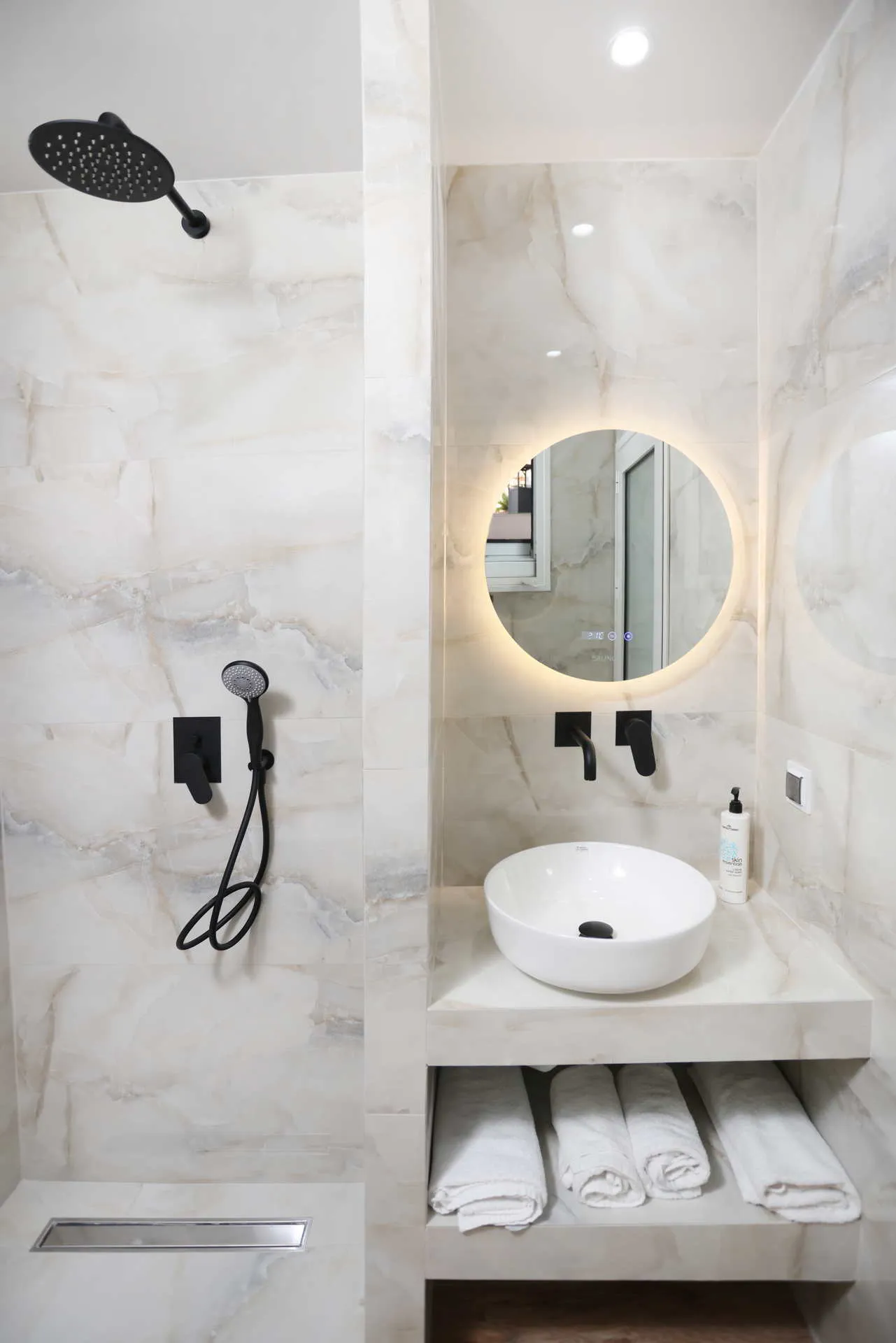 Tiara Holidays - Danae Comfort Living - Comfort Studio with balcony kupatilo